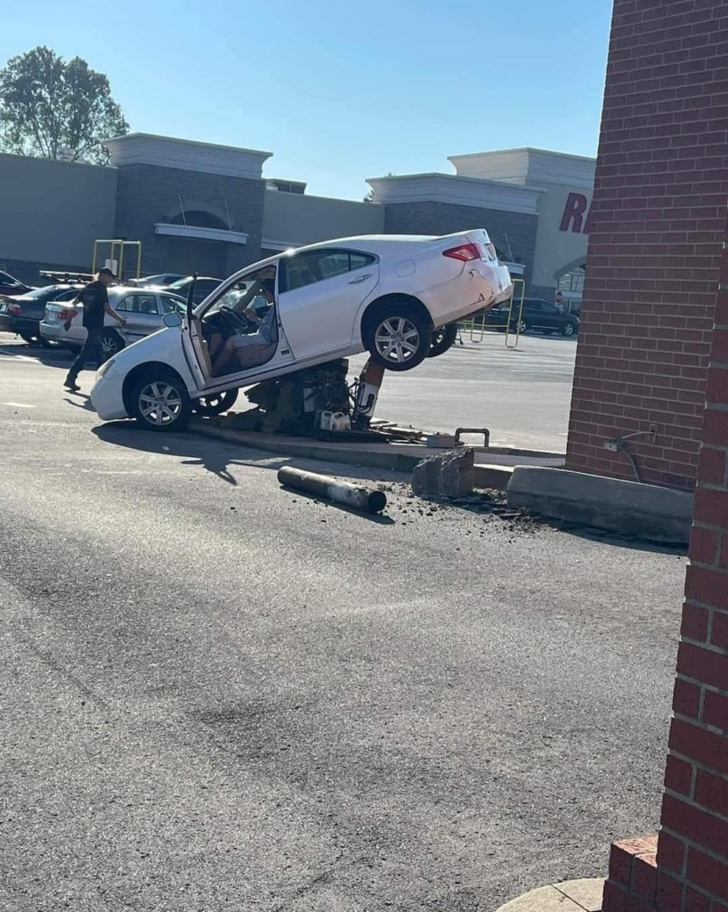 Parking Porn - Women Parks Car On A Pole While Texting